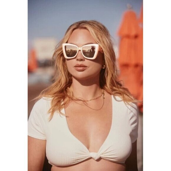 NWOT Quay pearly frame & mirrored lens oversized cat eye sunglasses - Picture 2 of 12